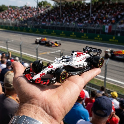 Miniatura de Fórmula 1 Red Bull Racing RB21 2025 Edição Japão 1:43 Bburago